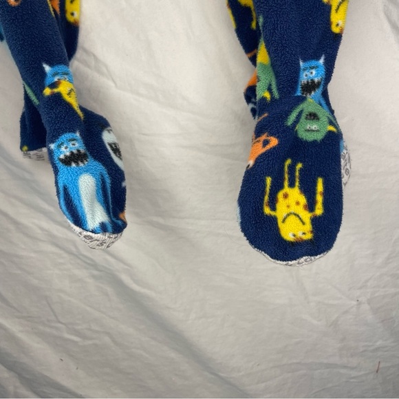Carter’s 3T Fleece Footed Winter Monster Pajamas Grippy Feet Zipper PRELOVED - Picture 6 of 8
